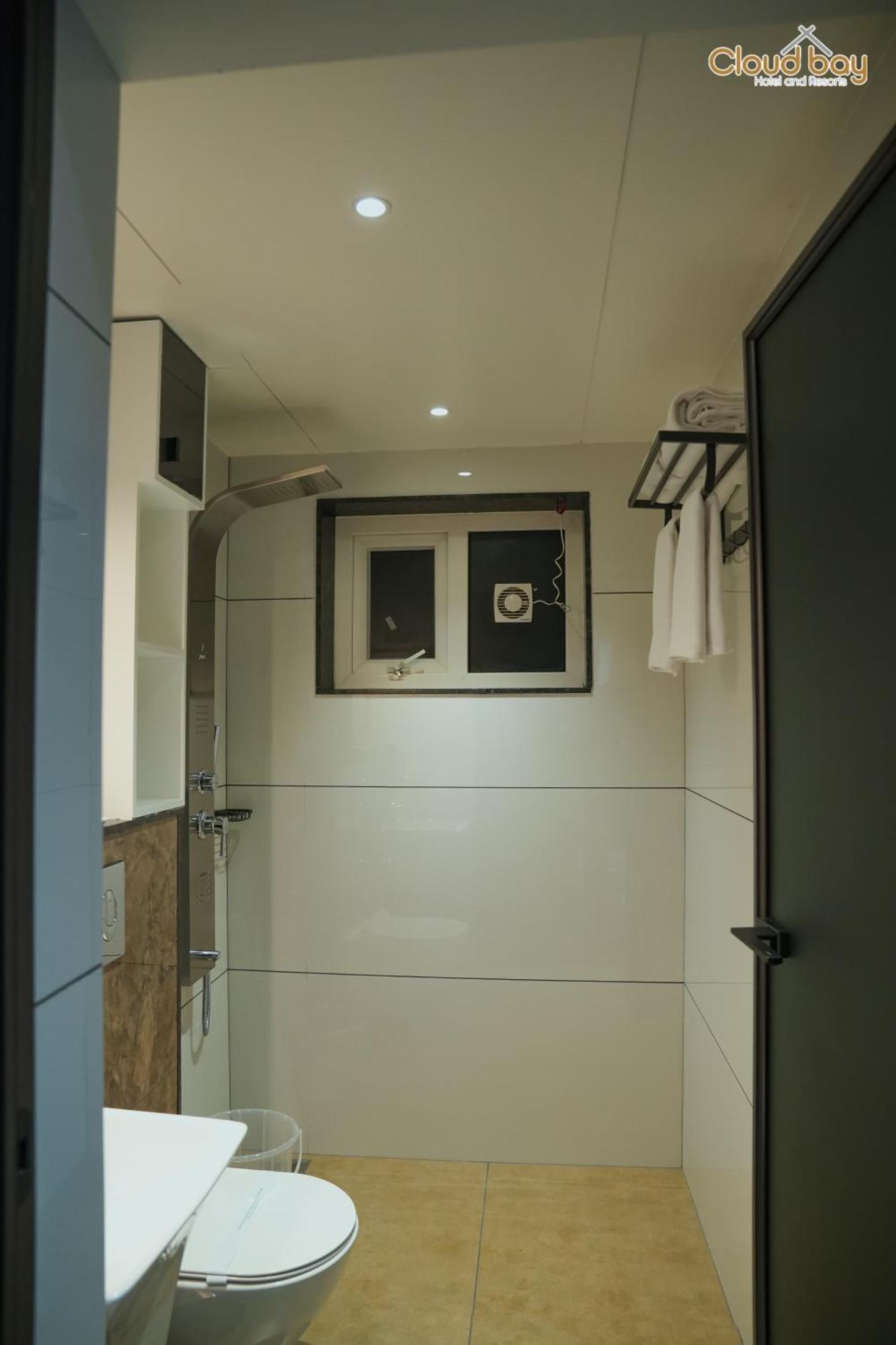 Hotel Cloud Bay Manjeri ภายนอก รูปภาพ