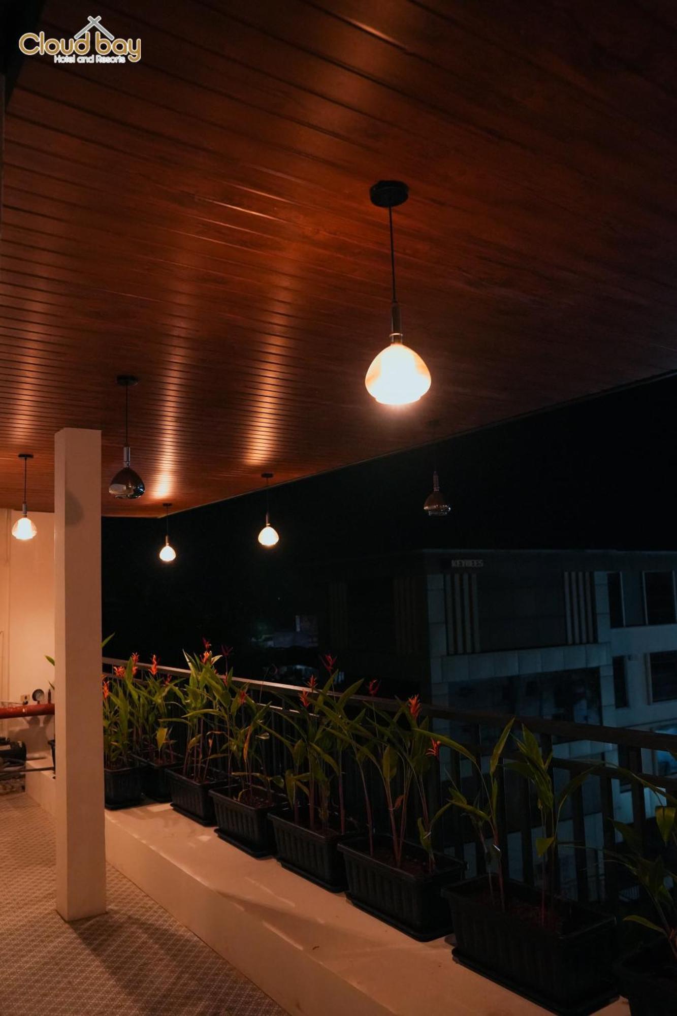 Hotel Cloud Bay Manjeri ภายนอก รูปภาพ