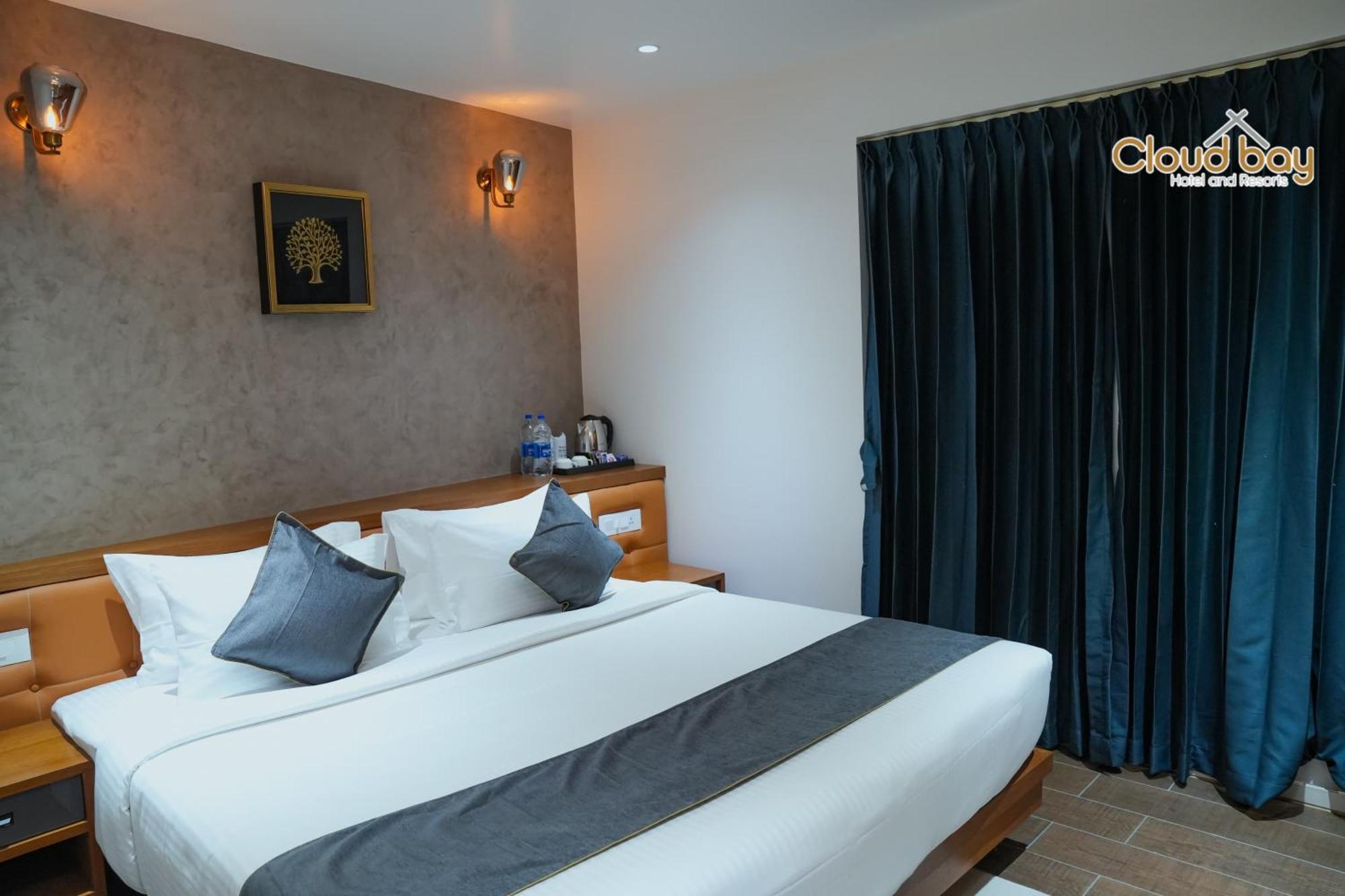 Hotel Cloud Bay Manjeri ภายนอก รูปภาพ